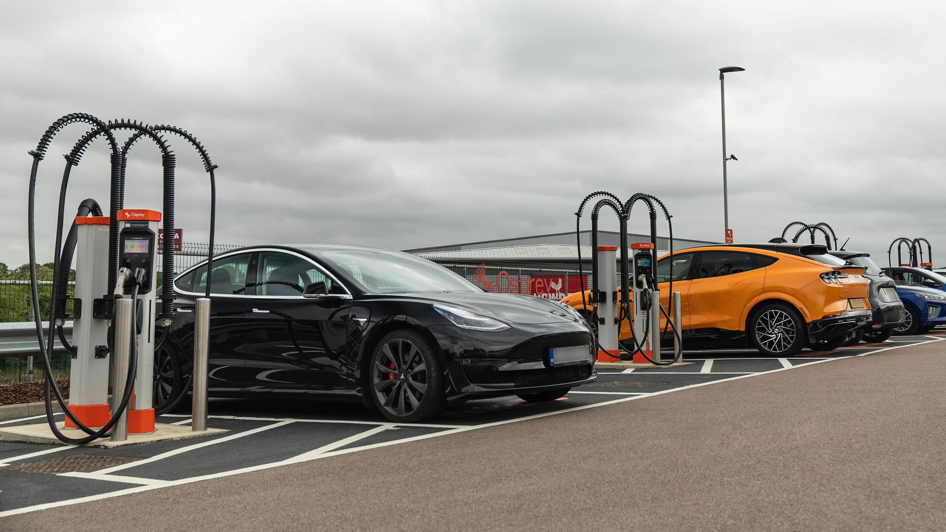 World's fastest EV charging station promises a full battery in under 15  minutes - CNET