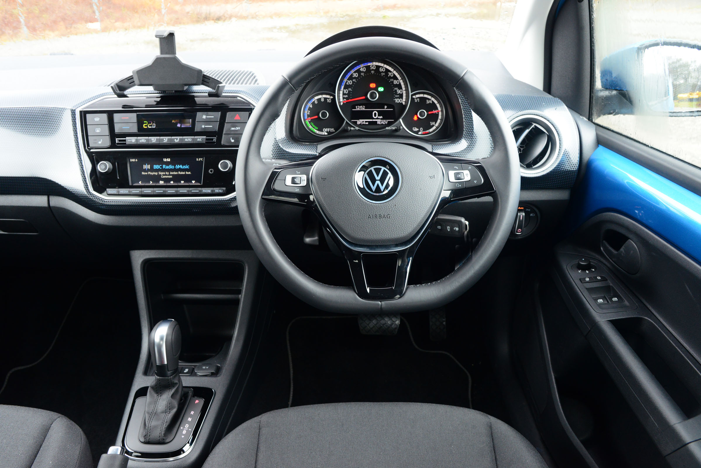 Skoda Citigo-e iV vs Volkswagen e-up!: interior and infotainment