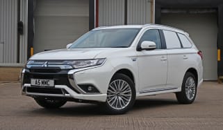 Mitsubishi Outlander PHEV Commercial