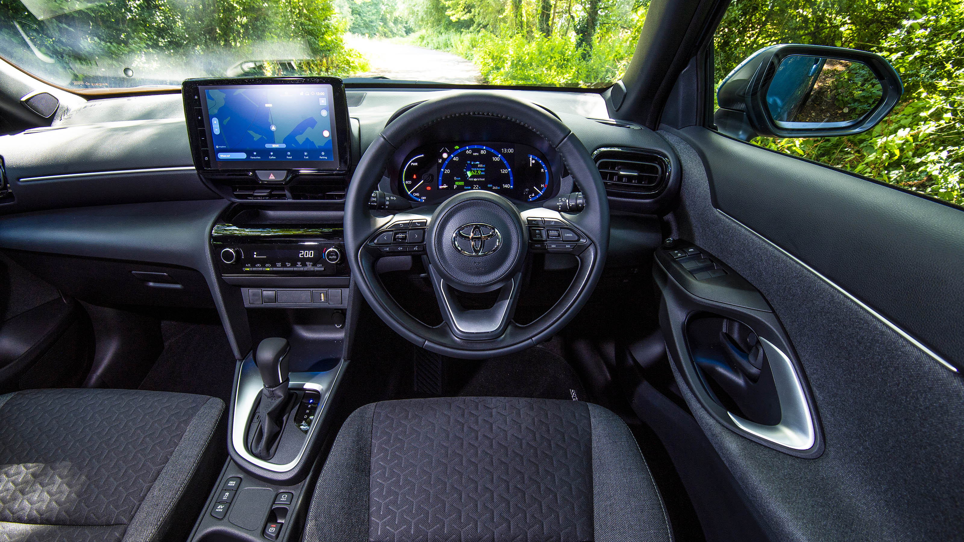 Dræbte Depression Perth Toyota Yaris Cross hybrid interior, dashboard & comfort | DrivingElectric