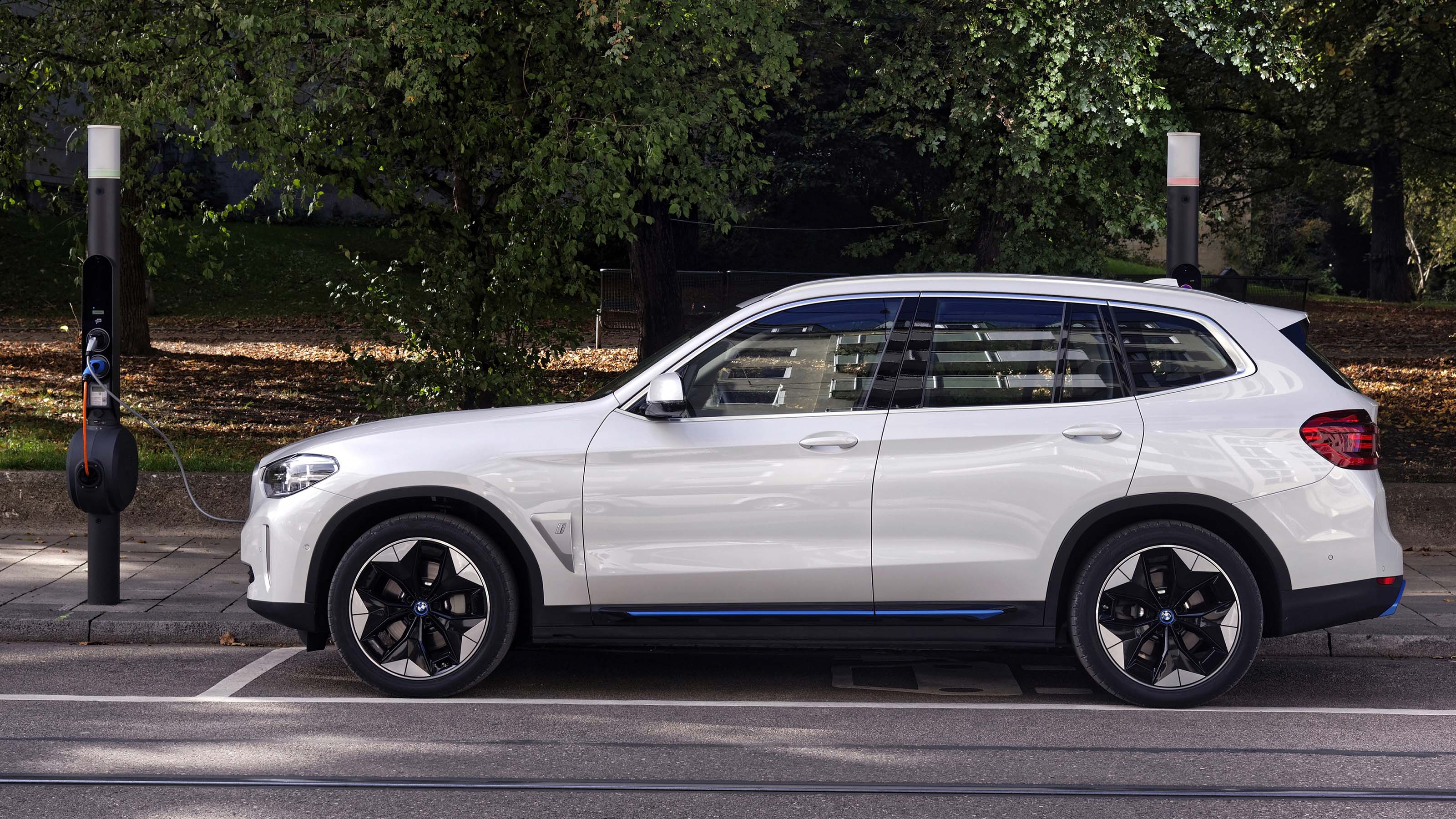 BMW iX3 range, battery & charging DrivingElectric