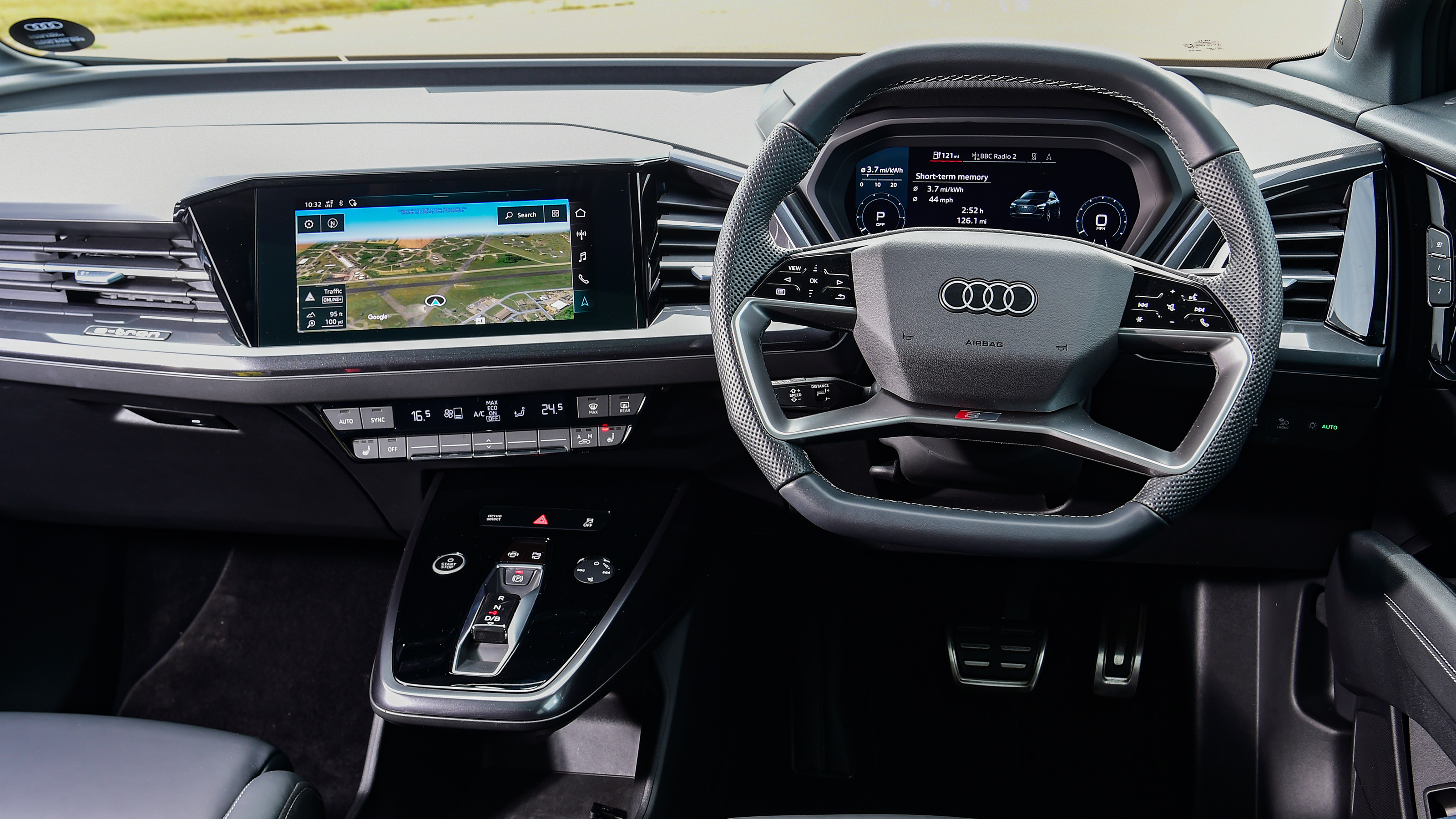 Audi Q4 e-tron review: interior, dashboard & infotainment 2024