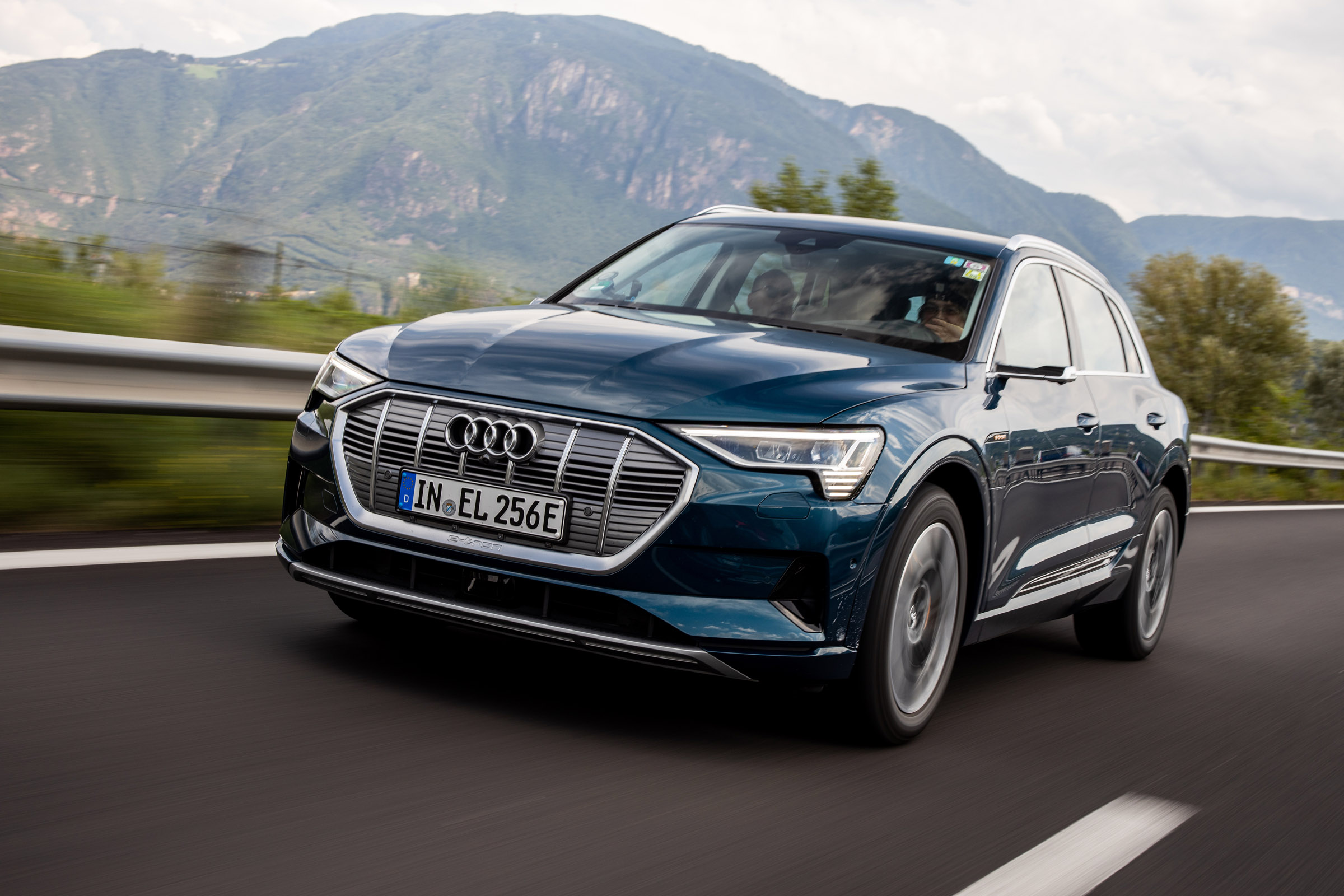 Audi e-tron long-range run: 10 countries in 24 hours | DrivingElectric