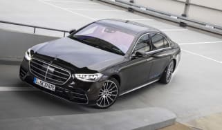Mercedes-Benz S-Klasse Plug-in-Hybrid; Exterieur: Onyxschwarz, AMG Line; Interieur: Leder Exklusiv macciatobeige/magmagrau Mercedes-Benz S-Class Plug-in-Hybrid exterior: onyx black, AMG Line;