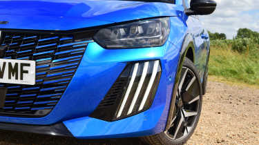 Peugeot E-208 - headlight