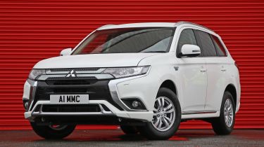 Mitsubishi Outlander PHEV Commercial front