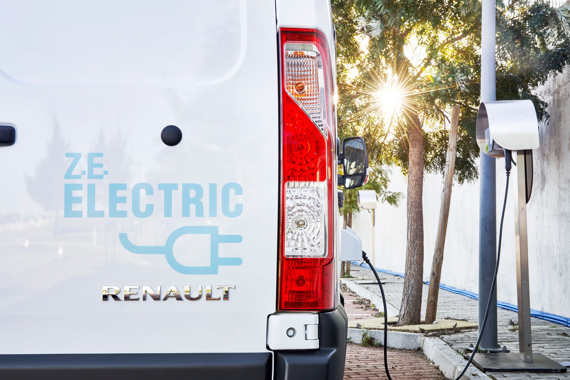 Renault Master E-Tech Gains Larger Battery For 68% More Range