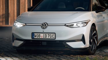 Volkswagen ID.7 - front light bar