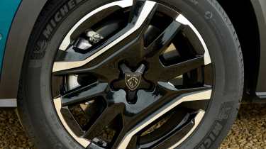 Peugeot E-5008 - wheel