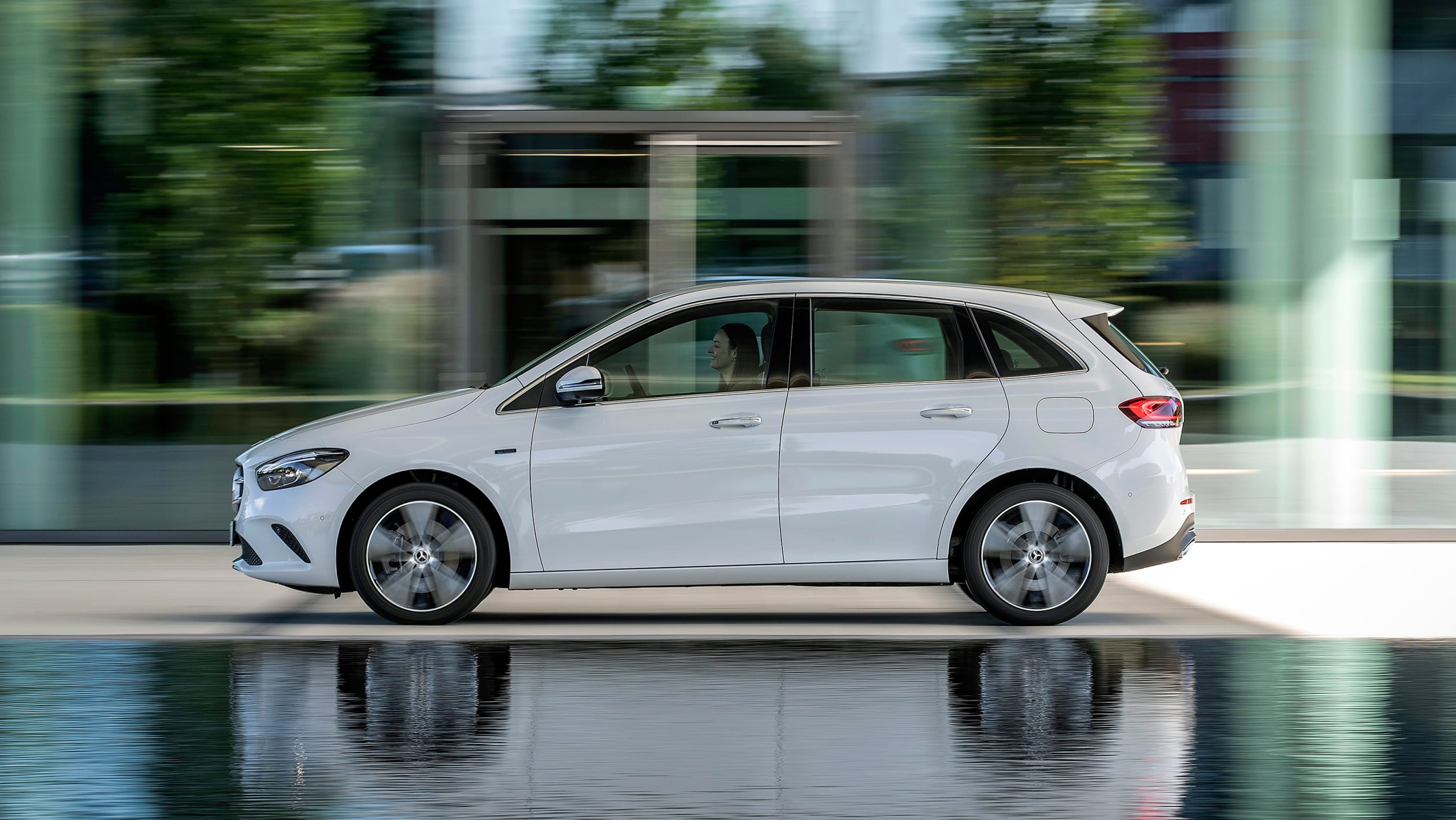 Mercedes B-Class Hybrid Review Pictures | DrivingElectric