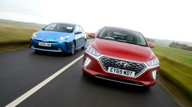 Hyundai Ioniq vs Toyota Prius