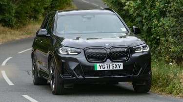 BMW iX3 - front dynamic