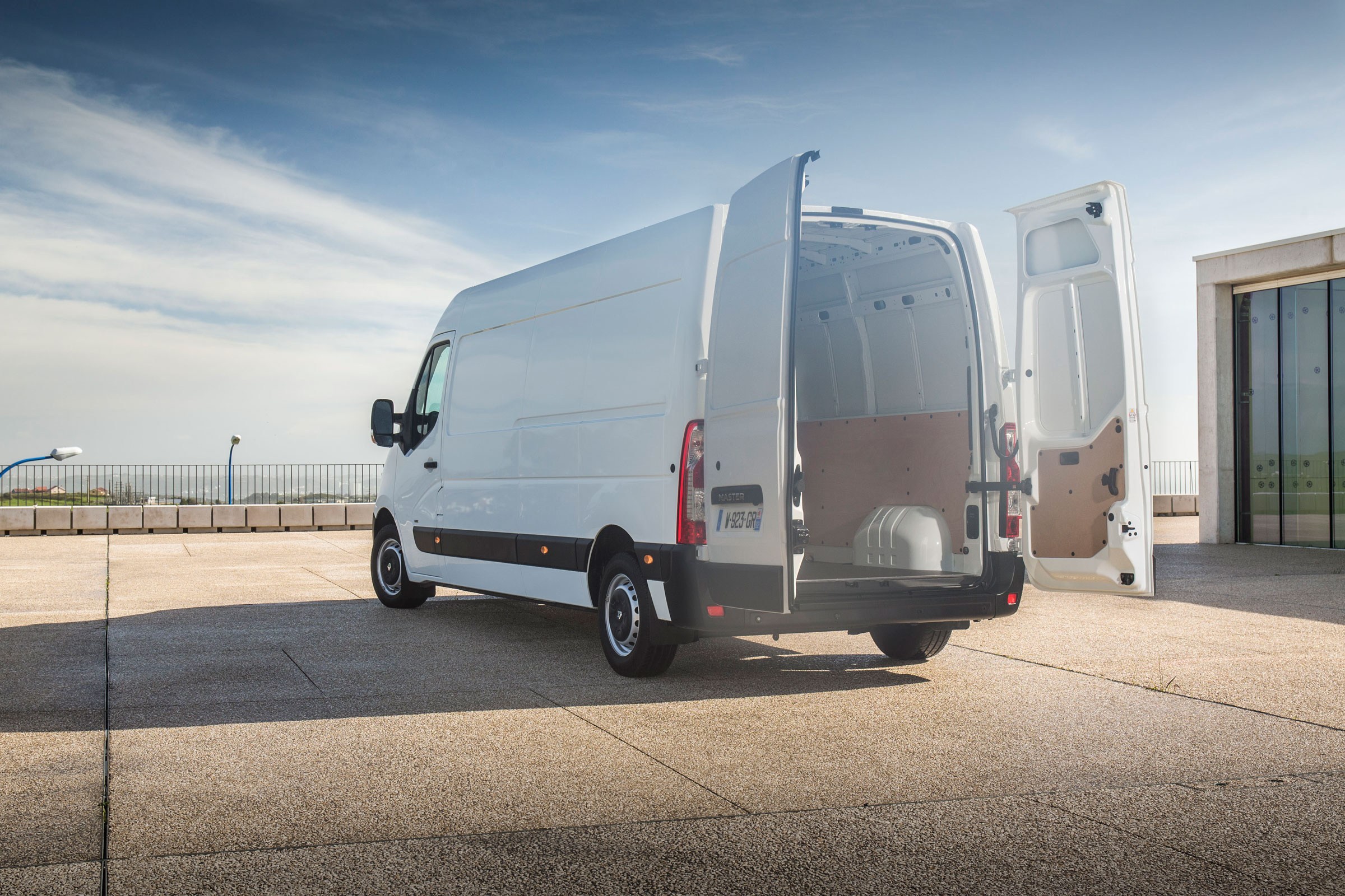 Renault Master E-Tech Gains Larger Battery For 68% More Range