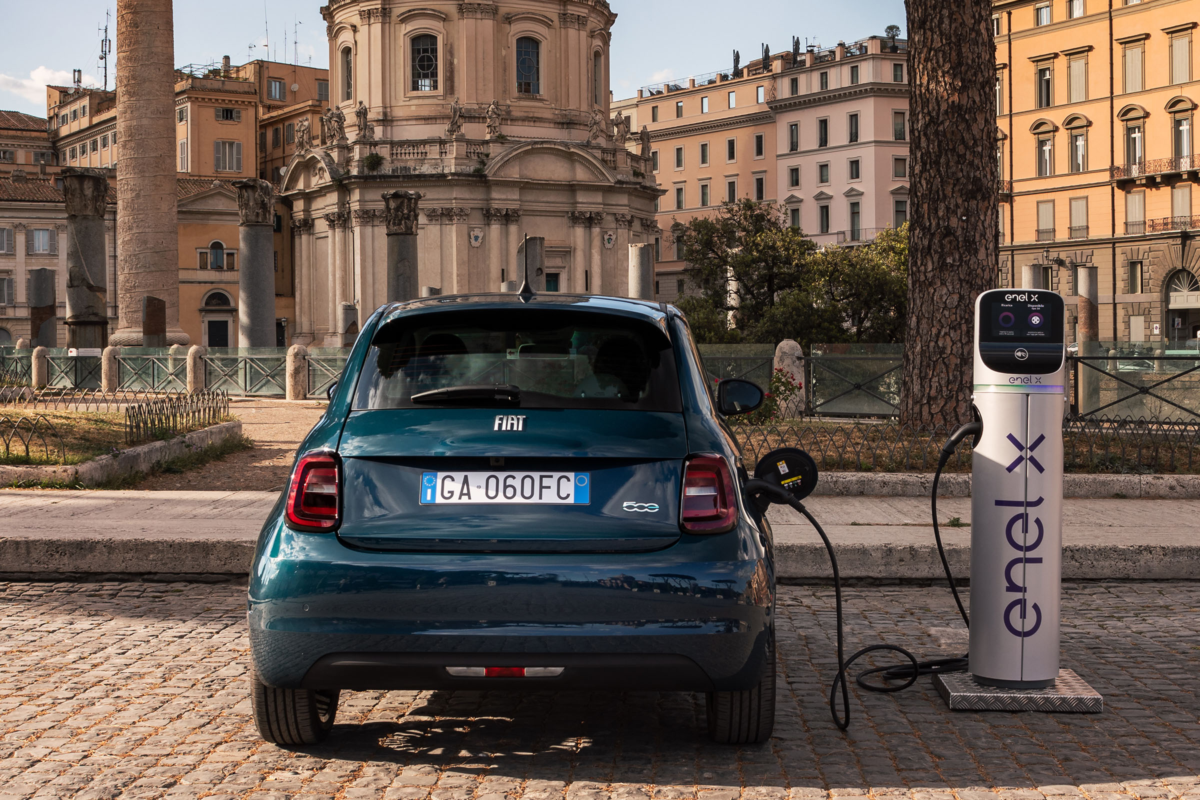 New Fiat 500 electric car prices, spec and onsale date pictures