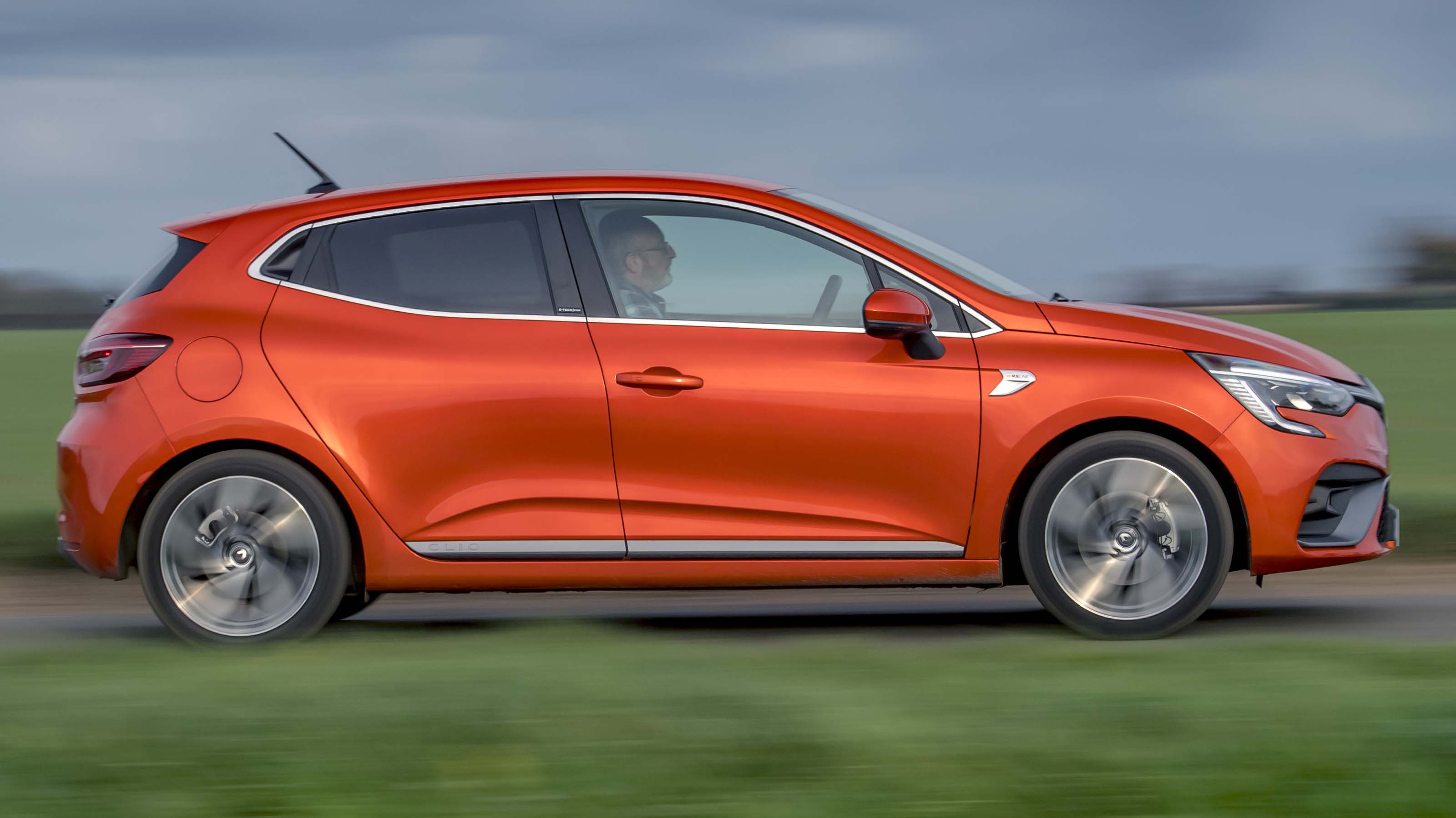 Renault Clio ETECH hybrid MPG & CO2 emissions DrivingElectric