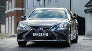 lexus ls 500h.