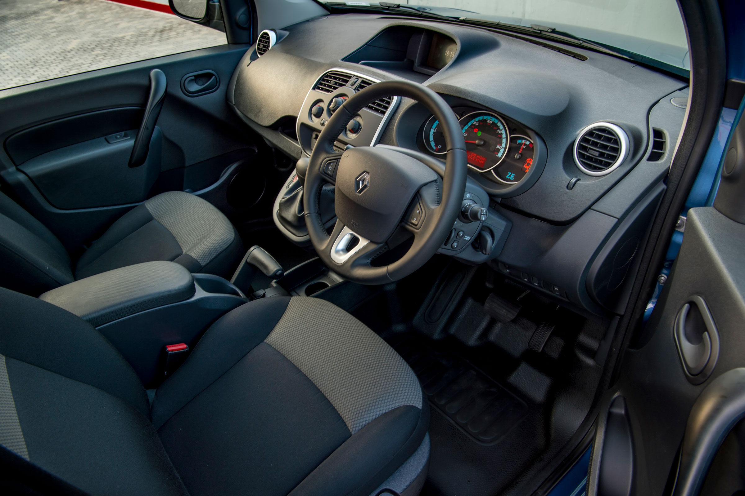 Renault Kangoo Z.E. van interior & comfort | DrivingElectric