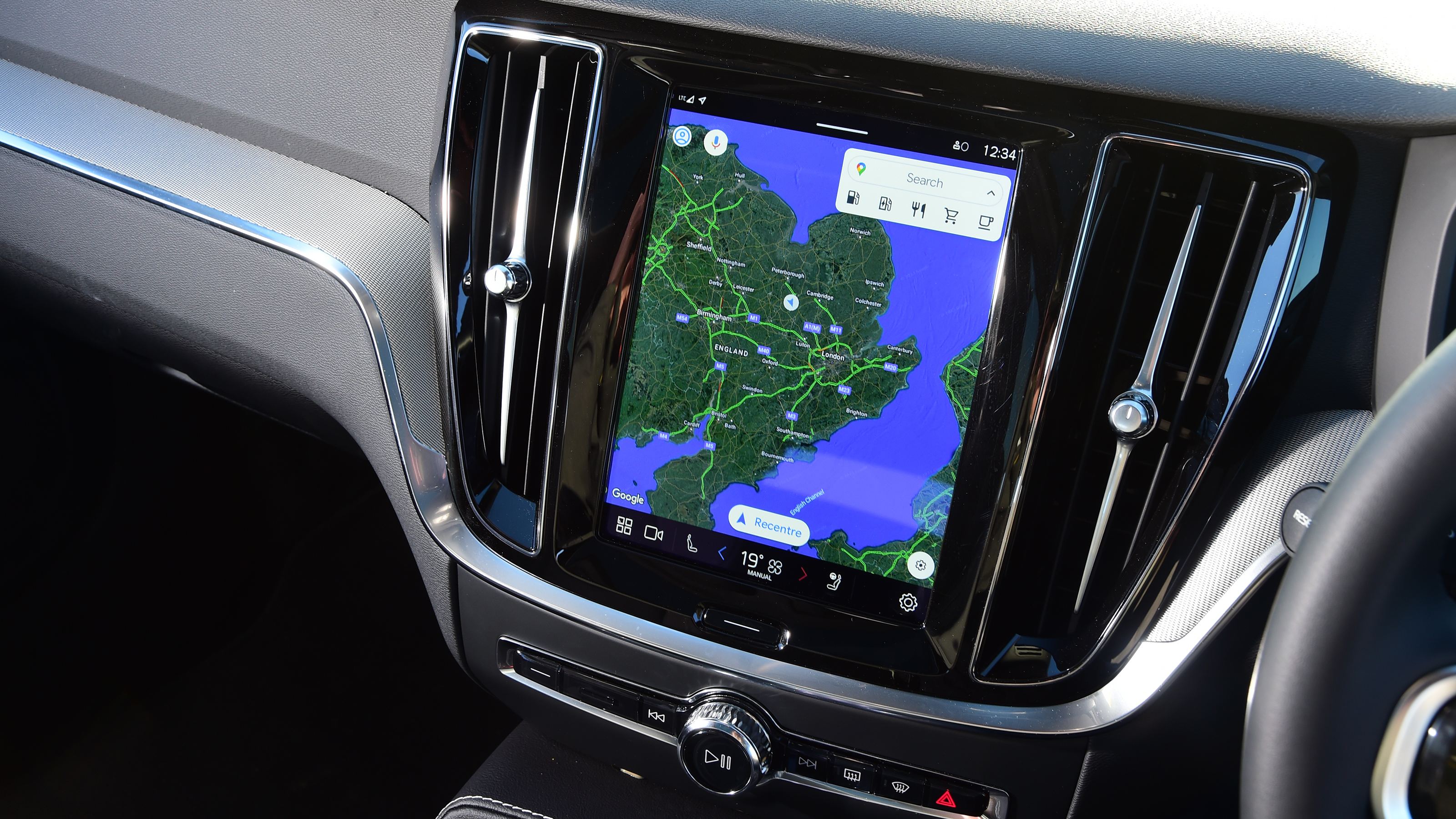 Volvo V60 Recharge hybrid review: interior, dashboard & comfort