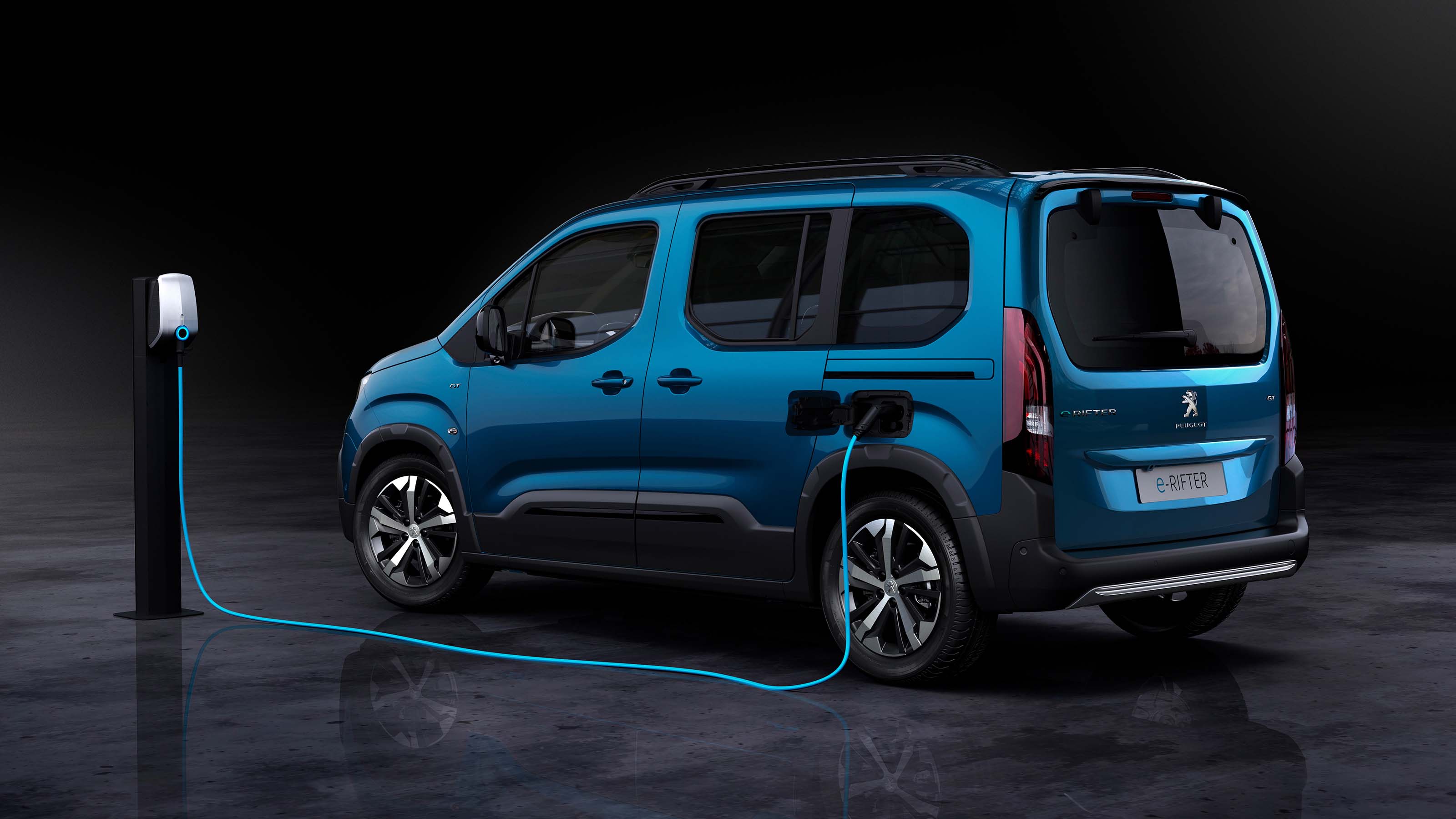 PEUGEOT RIFTER  Discover the new people carrier from PEUGEOT with up to  seven seats.