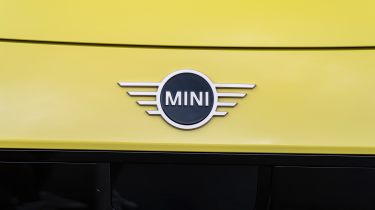 MINI Cooper SE - &#039;MINI&#039; badge