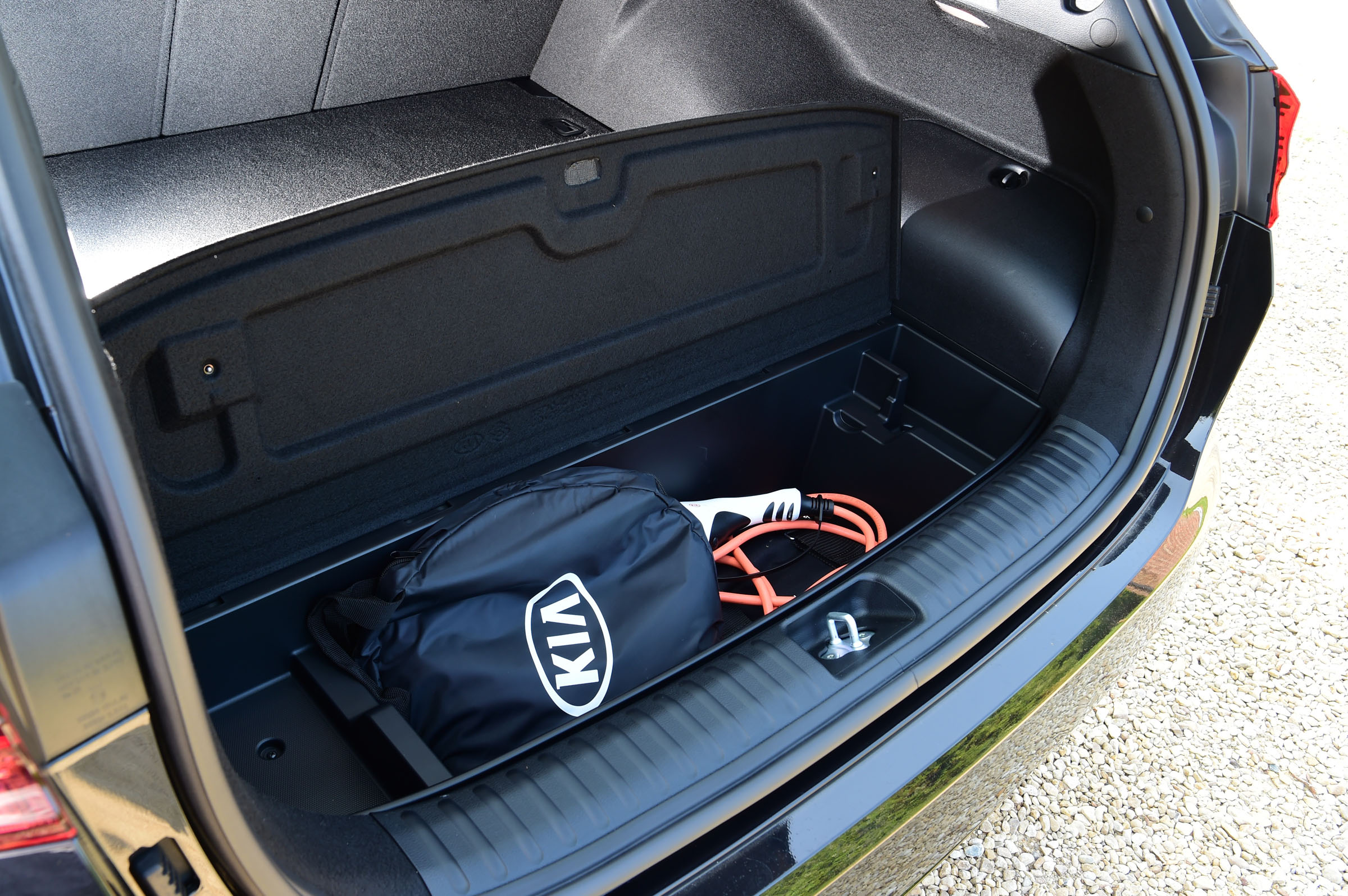 The Kia Ceed Sportswagon Plug-In Hybrid Estate: The Complete Guide For The  UK - Ezoomed