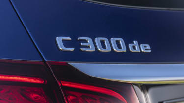 Driven by EQ Stuttgart 2018Mercedes-Benz C 300 de T-Modell, Brillantblau-Metallic,Leder Grau.Kraftstoffverbrauch kombiniert: 1,6-1,4 l/100 km, CO2-Emissionen kombiniert: 42-38 g/km, Stromverb