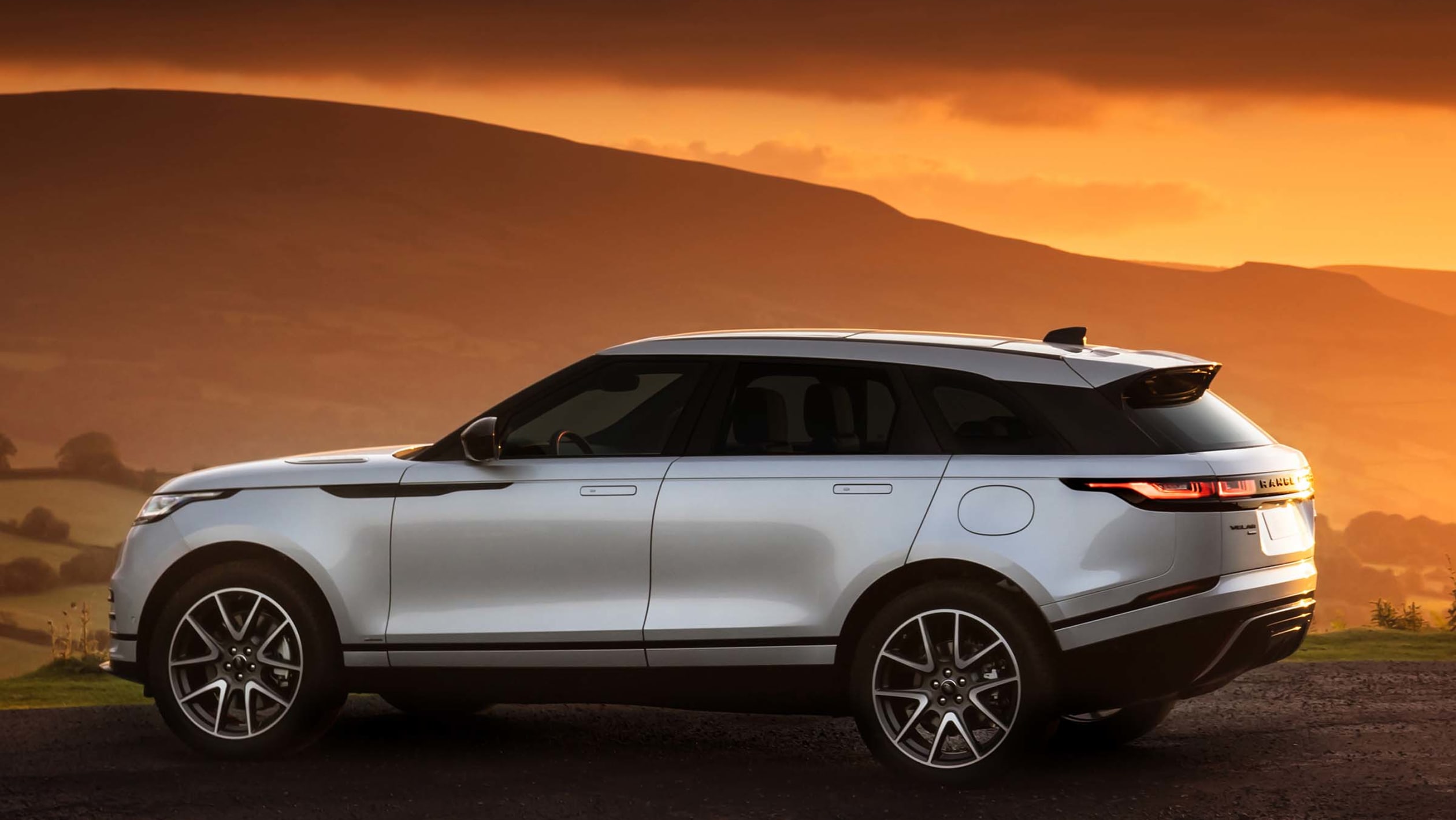 Range Rover Velar plug-in hybrid: specs and details pictures ...