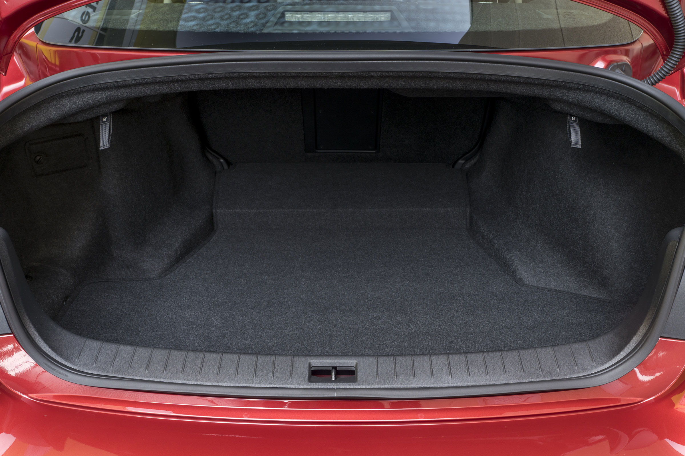 Infiniti Q50 Hybrid practicality & boot space DrivingElectric