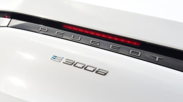 Peugeot E-3008 - badge