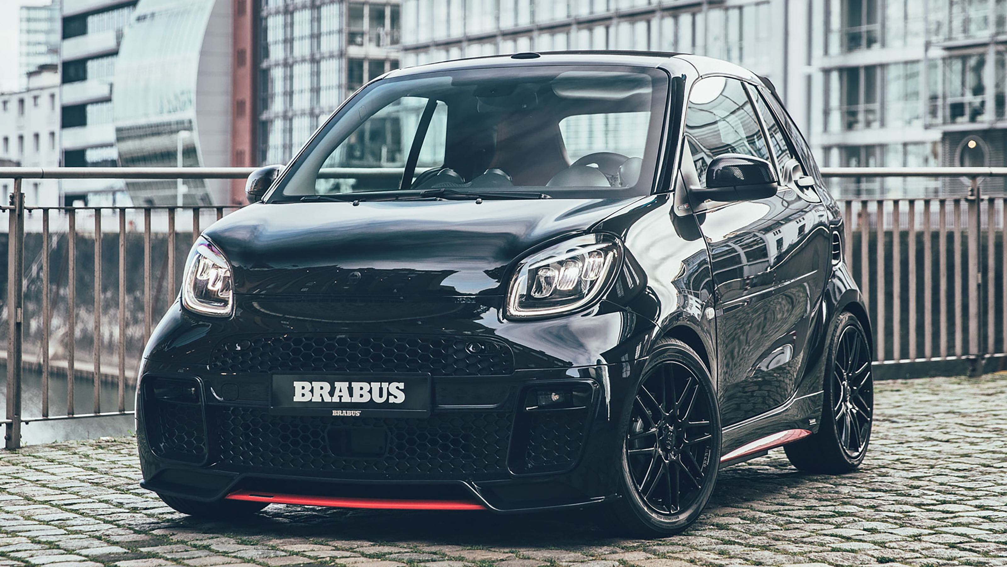 Smart ForTwo Brabus Electric Drive is a black and green upgrade