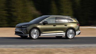 Skoda Enyaq - side action