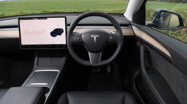 Tesla Model Y Long Range - interior
