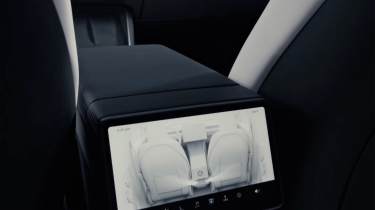 Tesla Model Y facelift 2025 - rear infotainment screen