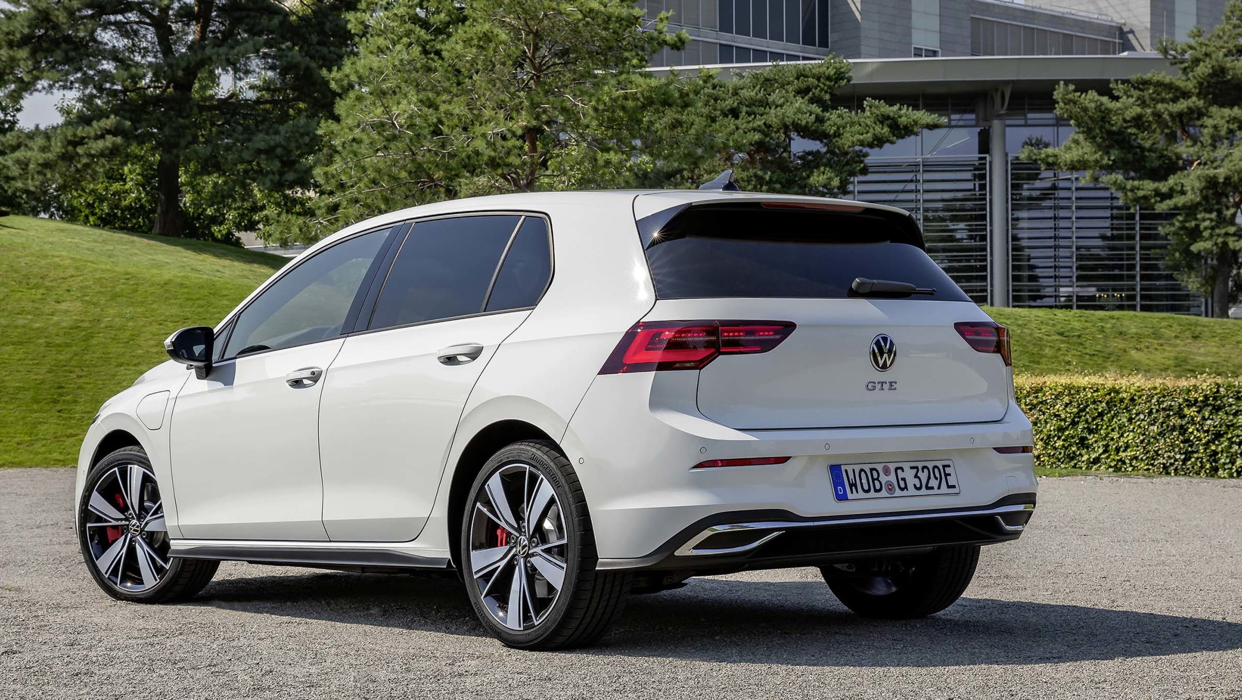 Volkswagen Golf GTE Plug-in Hybrid Review Pictures | DrivingElectric