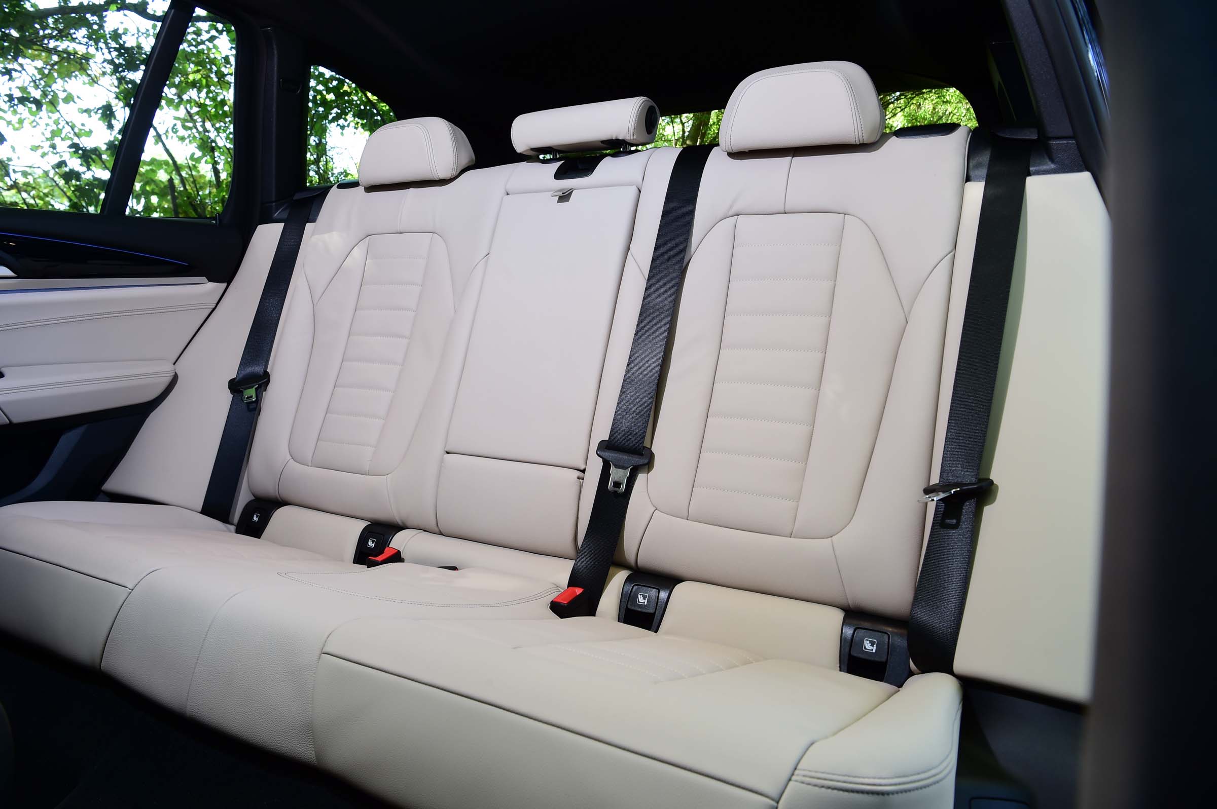 BMW X3 Hybrid Practicality Boot Space DrivingElectric