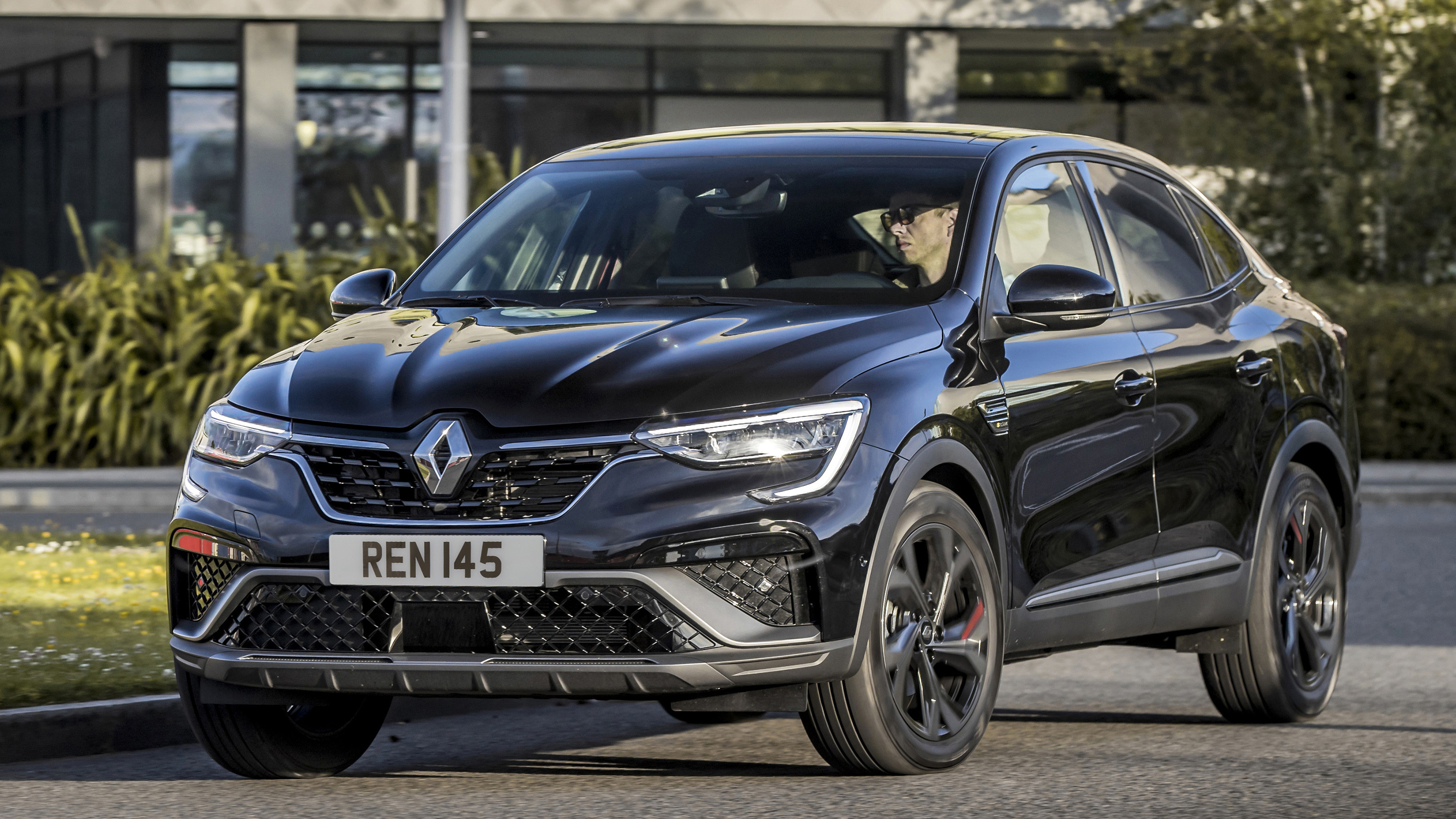 Renault Arkana E-TECH Hybrid review 2024