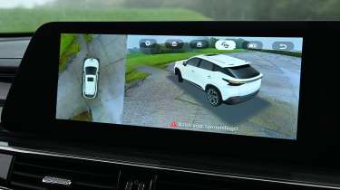 Omoda E5 - infotainment screen displaying reversing camera