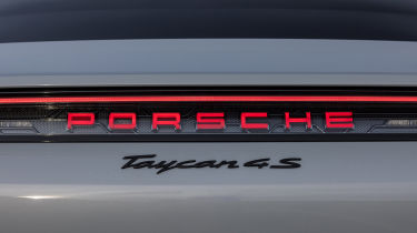 Porsche Taycan - rear lightbar