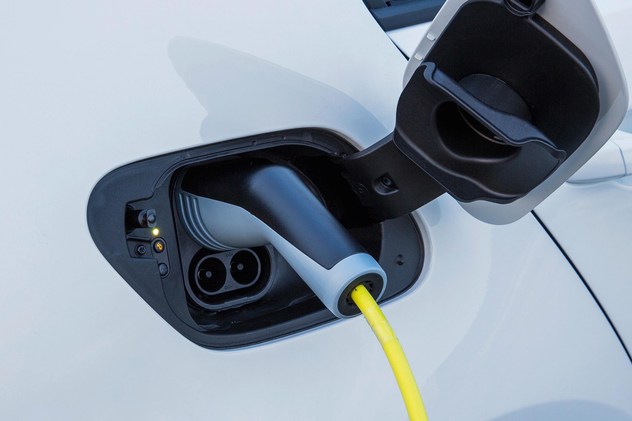 Electric cars cheaper than petrols and diesels, study finds