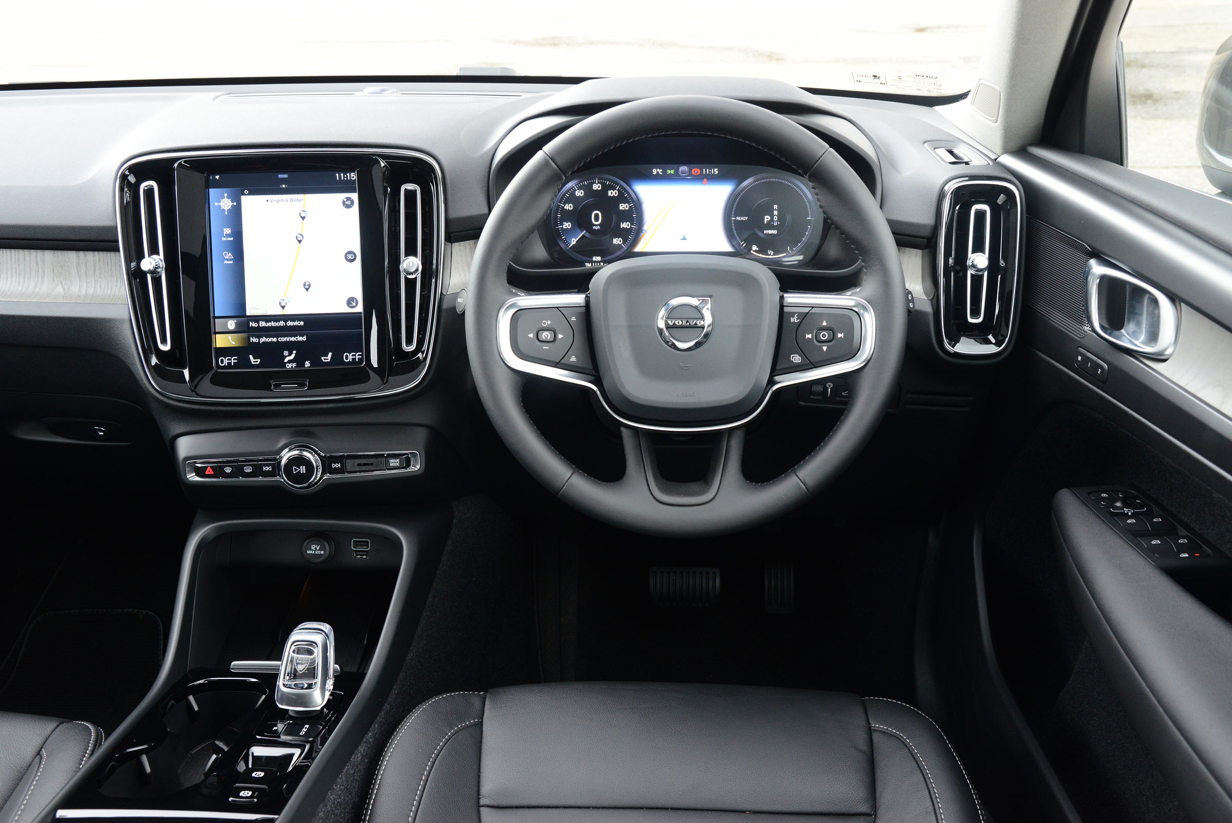 Volvo XC40 Recharge hybrid interior, dashboard & | DrivingElectric