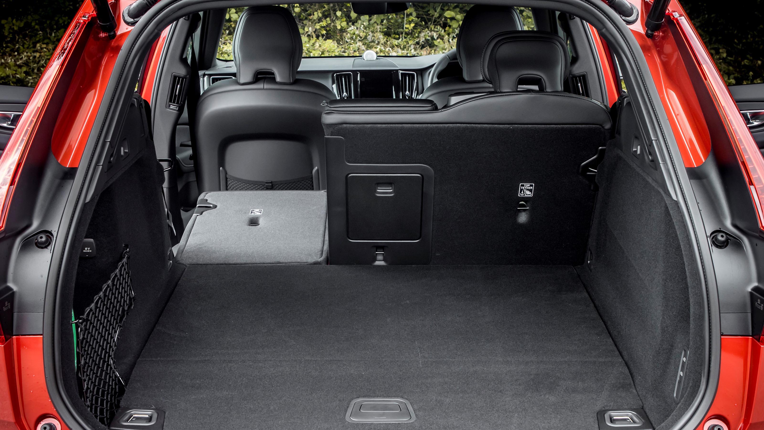 Volvo XC60 Recharge hybrid boot space & seating 2024