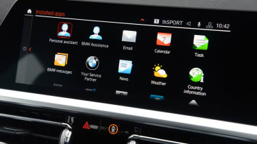 BMW 330e screen