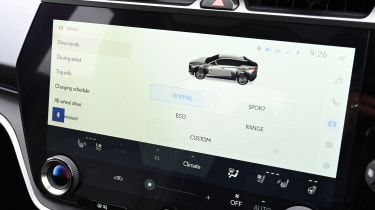 Lexus RZ - touchscreen