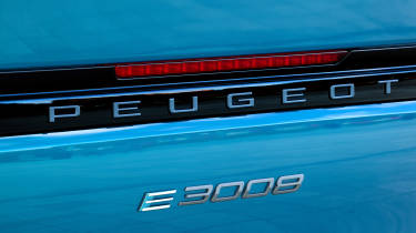 Peugeot E-3008 - rear badges
