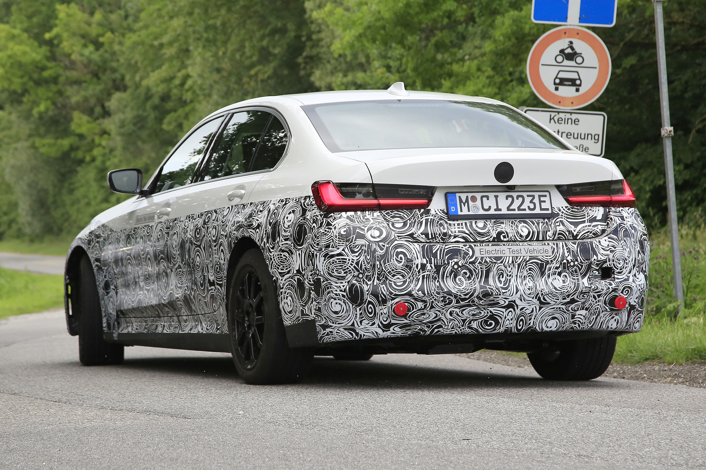 BMW 3 Series electric details and pictures DrivingElectric