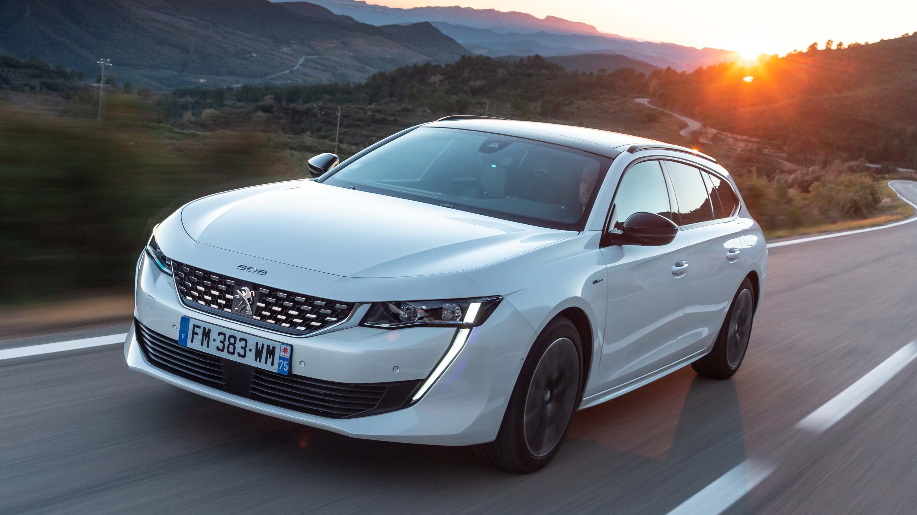 Peugeot 508 SW Hybrid review | DrivingElectric