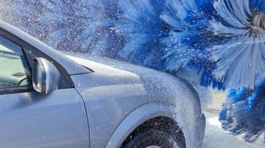 Can an electric car go through a car wash?