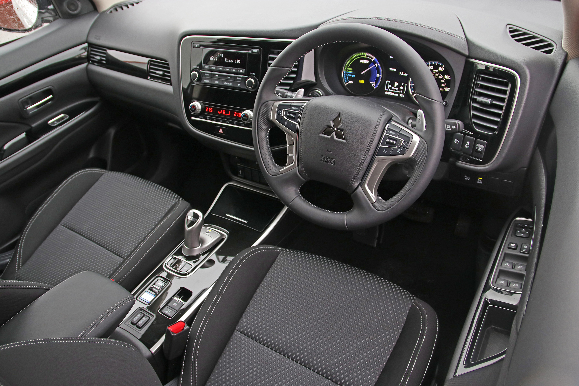 Mitsubishi Outlander PHEV Commercial interior & comfort | DrivingElectric