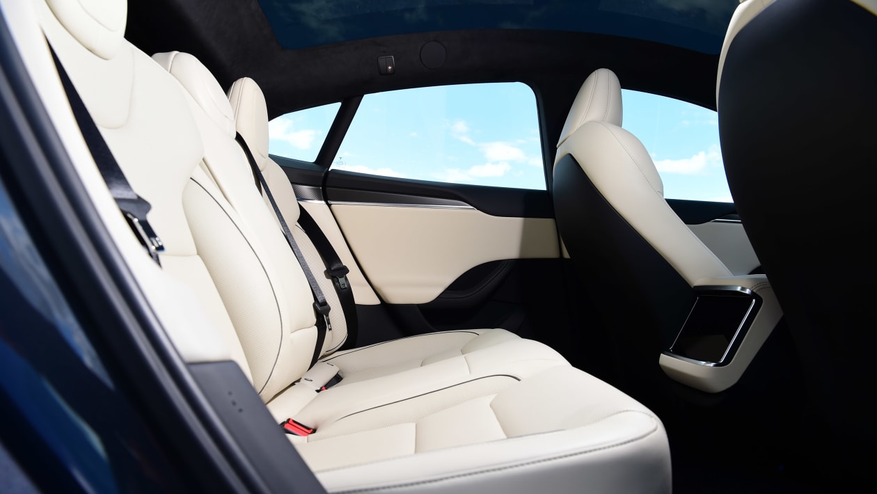 https://media.drivingelectric.com/image/private/s--X-WVjvBW--/f_auto%2Ct_content-image-full-desktop%401/v1688744563/autoexpress/2023/07/Tesla%20Model%20S%20Plaid%202023%20UK-16.jpg