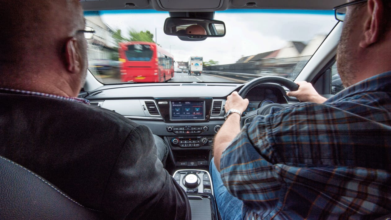 How Your Driving Style Affects Electric Car Range - Featured Image